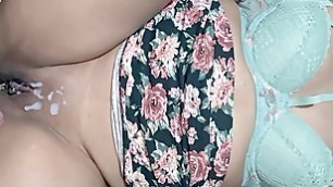 Teen mom offers her ass for some money. She loves it with no condom