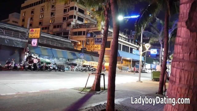 04 Pattaya Beach Road Ladyboy